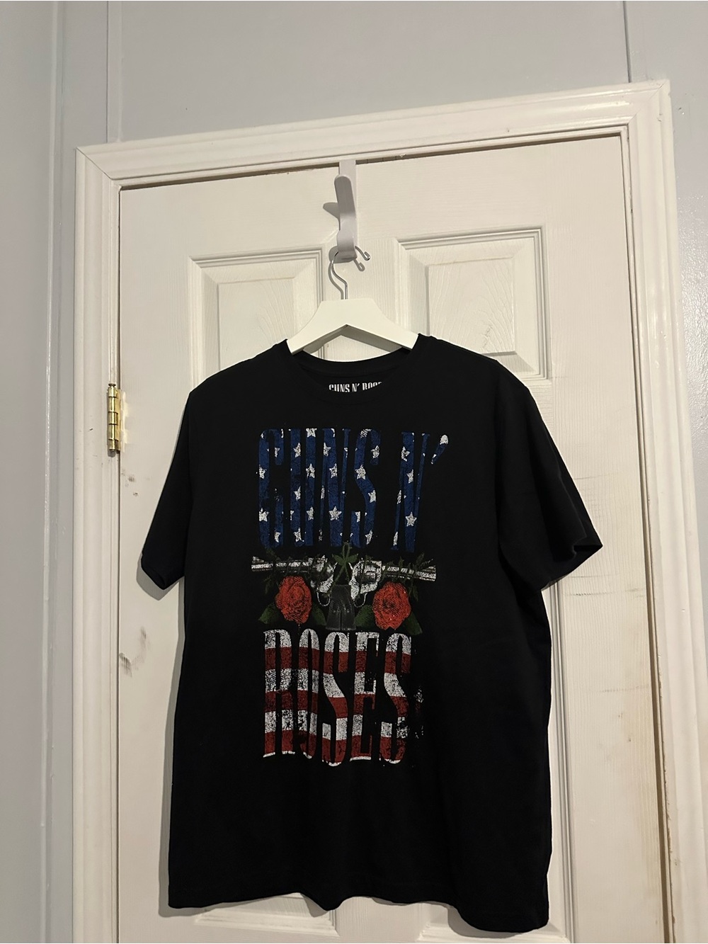 Guns N' Roses Black Graphic Tee with Flag Print